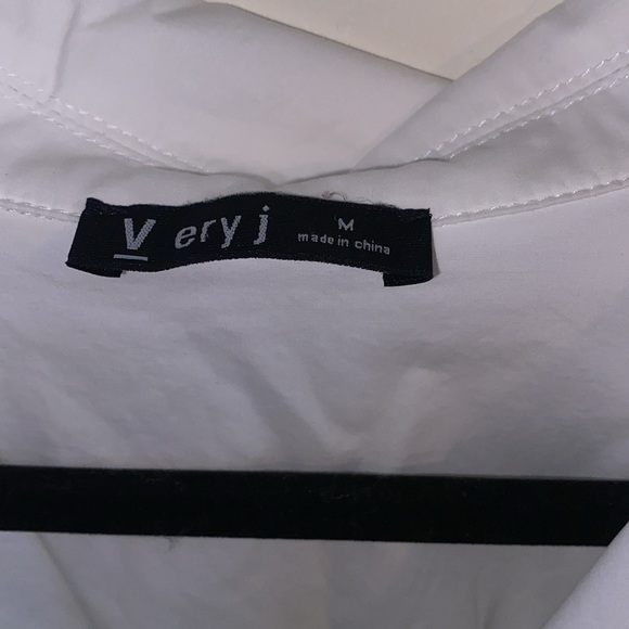 Very J Cotton Poplin, cropped large collar button down sz Med - Picture 2 of 7
